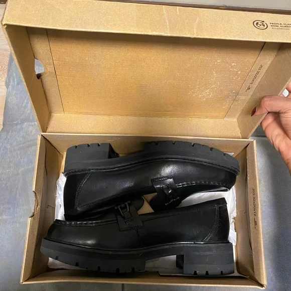 Clarks Orianna Bit Leather Loafers - Picture 7 of 8